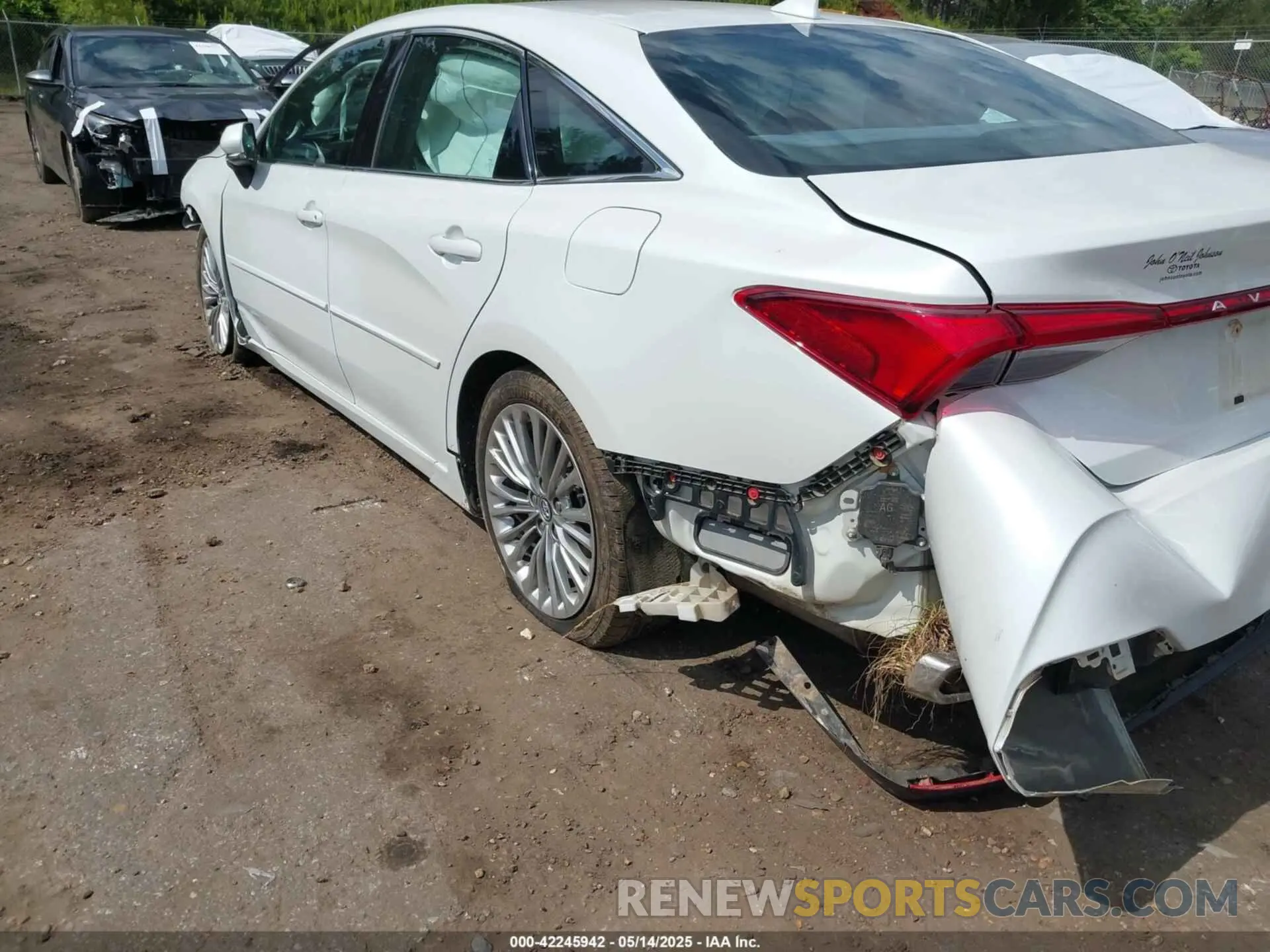 17 Photograph of a damaged car 4T1BZ1FBXKU012242 TOYOTA AVALON 2019