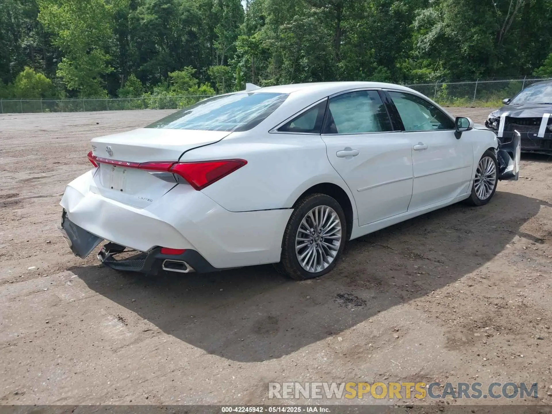 4 Photograph of a damaged car 4T1BZ1FBXKU012242 TOYOTA AVALON 2019