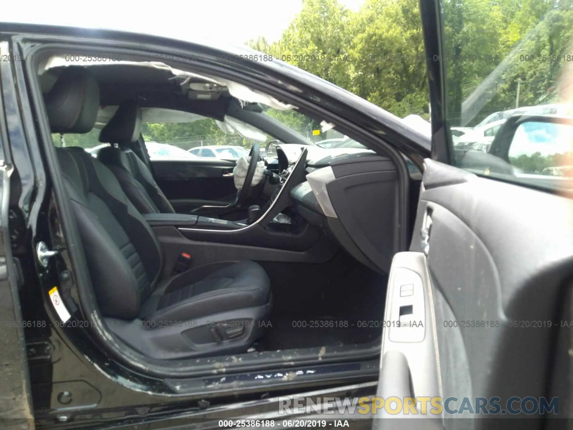 5 Photograph of a damaged car 4T1BZ1FBXKU020258 TOYOTA AVALON 2019