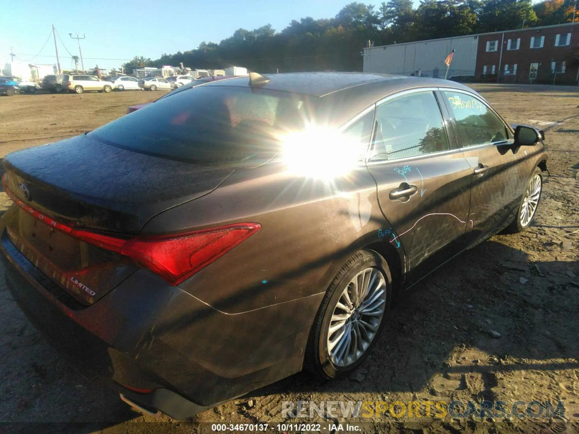 4 Photograph of a damaged car 4T1BZ1FBXKU028196 TOYOTA AVALON 2019
