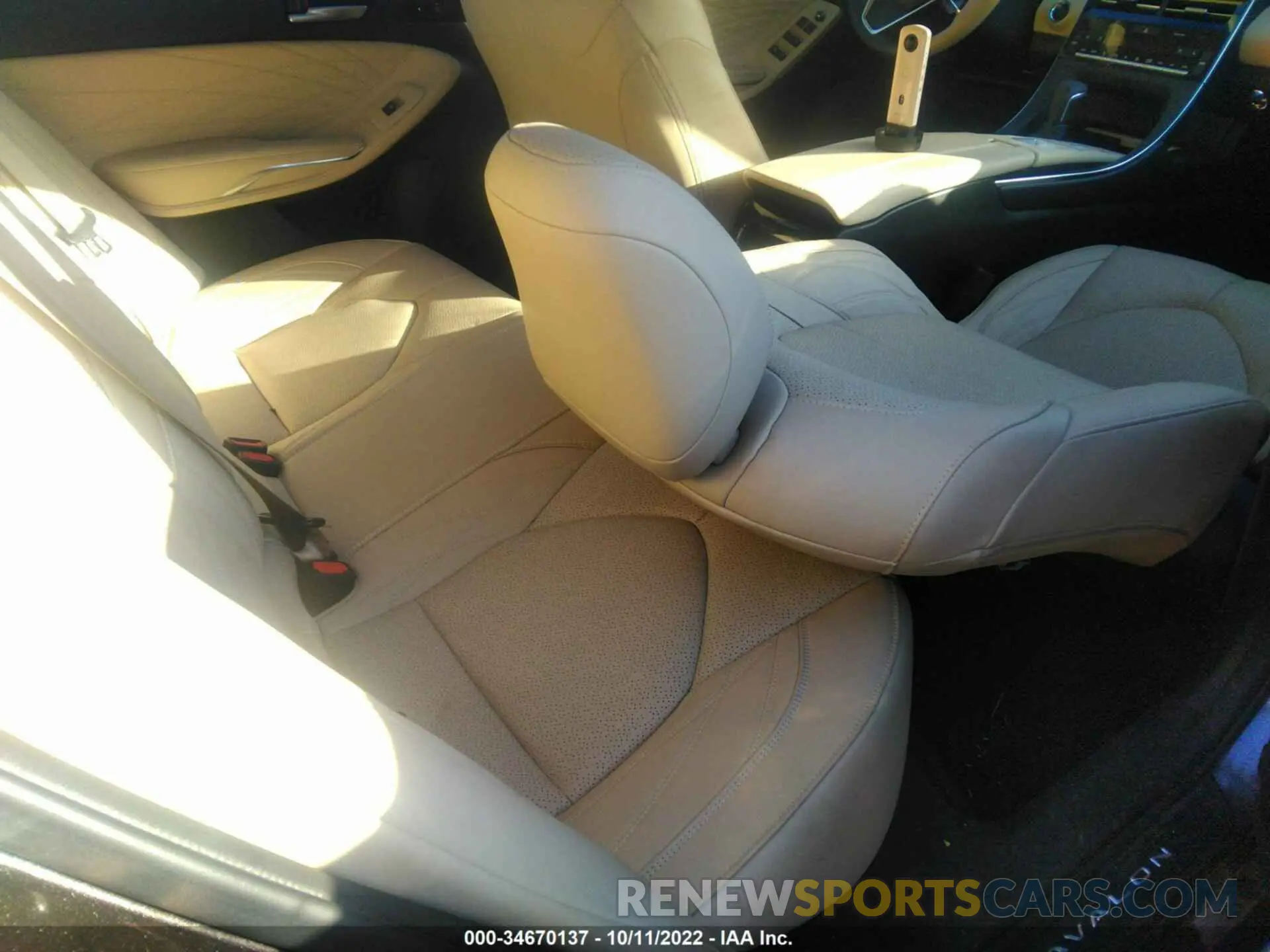 8 Photograph of a damaged car 4T1BZ1FBXKU028196 TOYOTA AVALON 2019