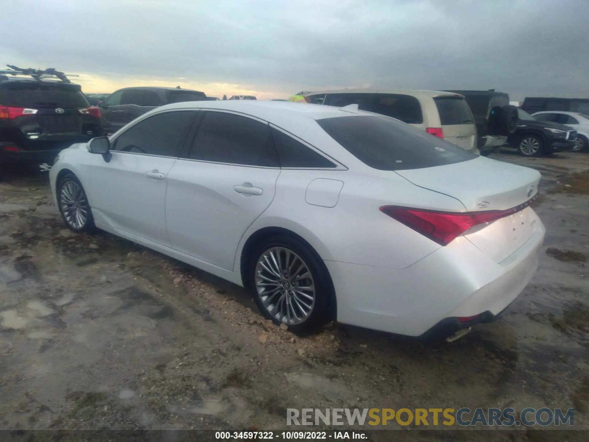 3 Photograph of a damaged car 4T1BZ1FBXKU032166 TOYOTA AVALON 2019