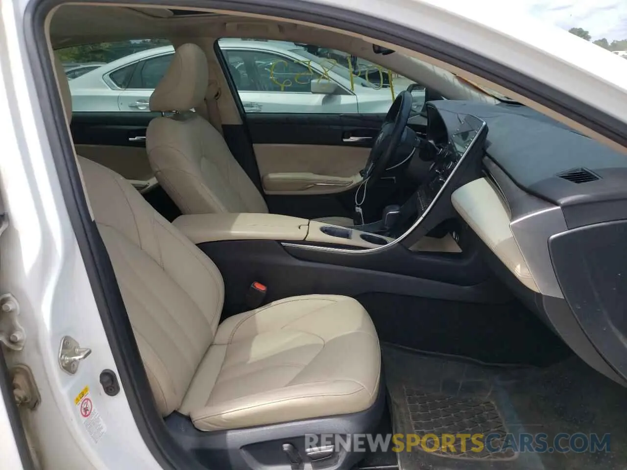 5 Photograph of a damaged car 4T1BZ1FBXKU037884 TOYOTA AVALON 2019