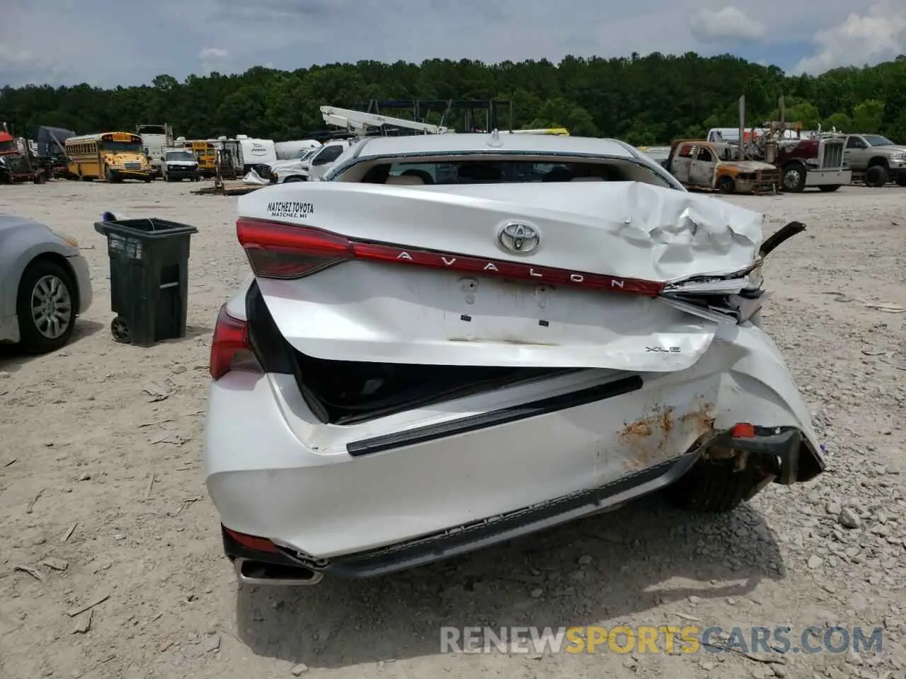 9 Photograph of a damaged car 4T1BZ1FBXKU037884 TOYOTA AVALON 2019