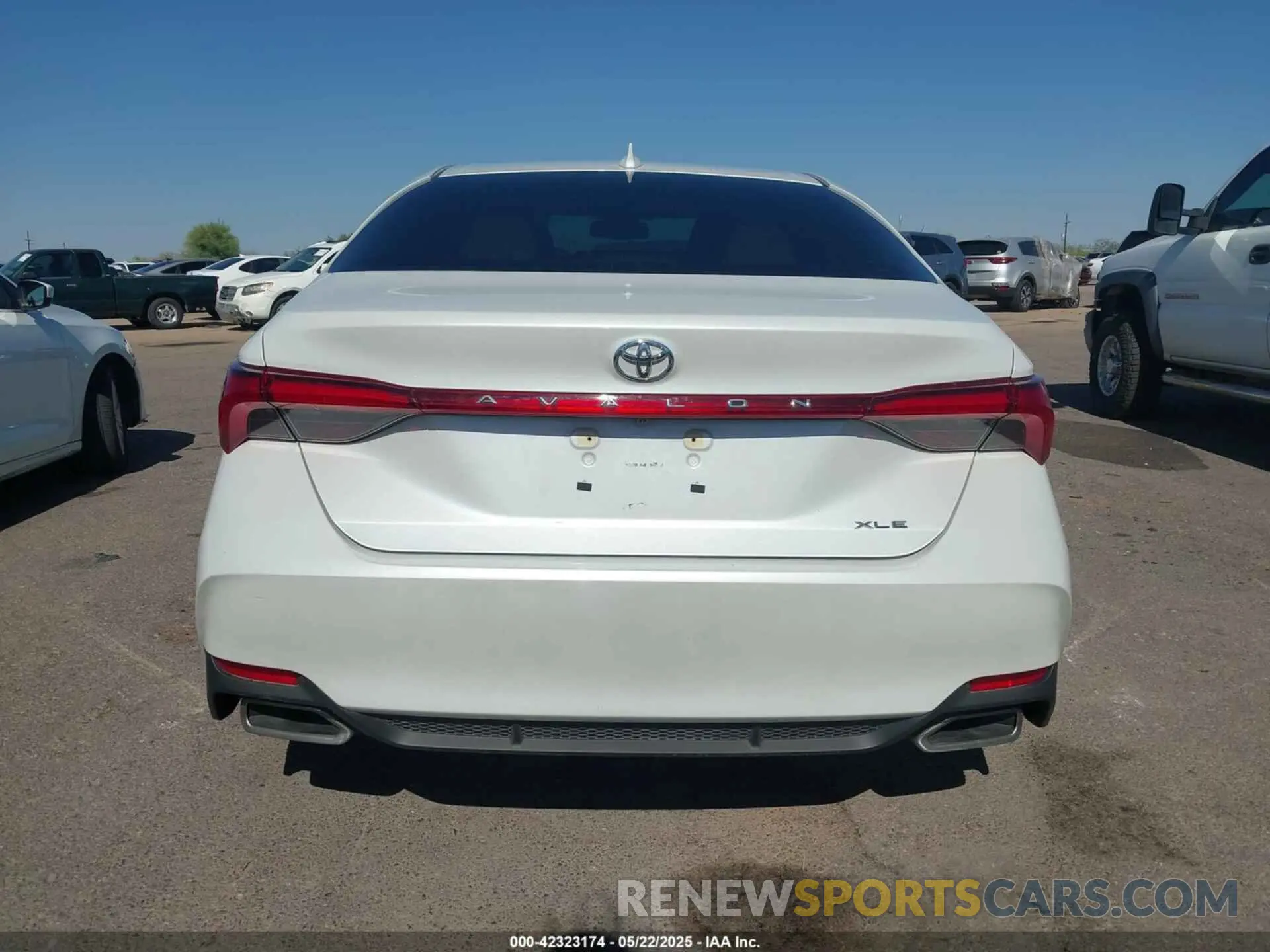 16 Photograph of a damaged car 4T1AZ1FB0LU041391 TOYOTA AVALON 2020