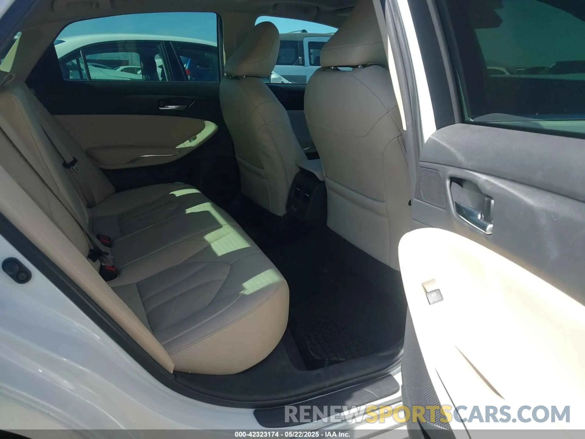 8 Photograph of a damaged car 4T1AZ1FB0LU041391 TOYOTA AVALON 2020