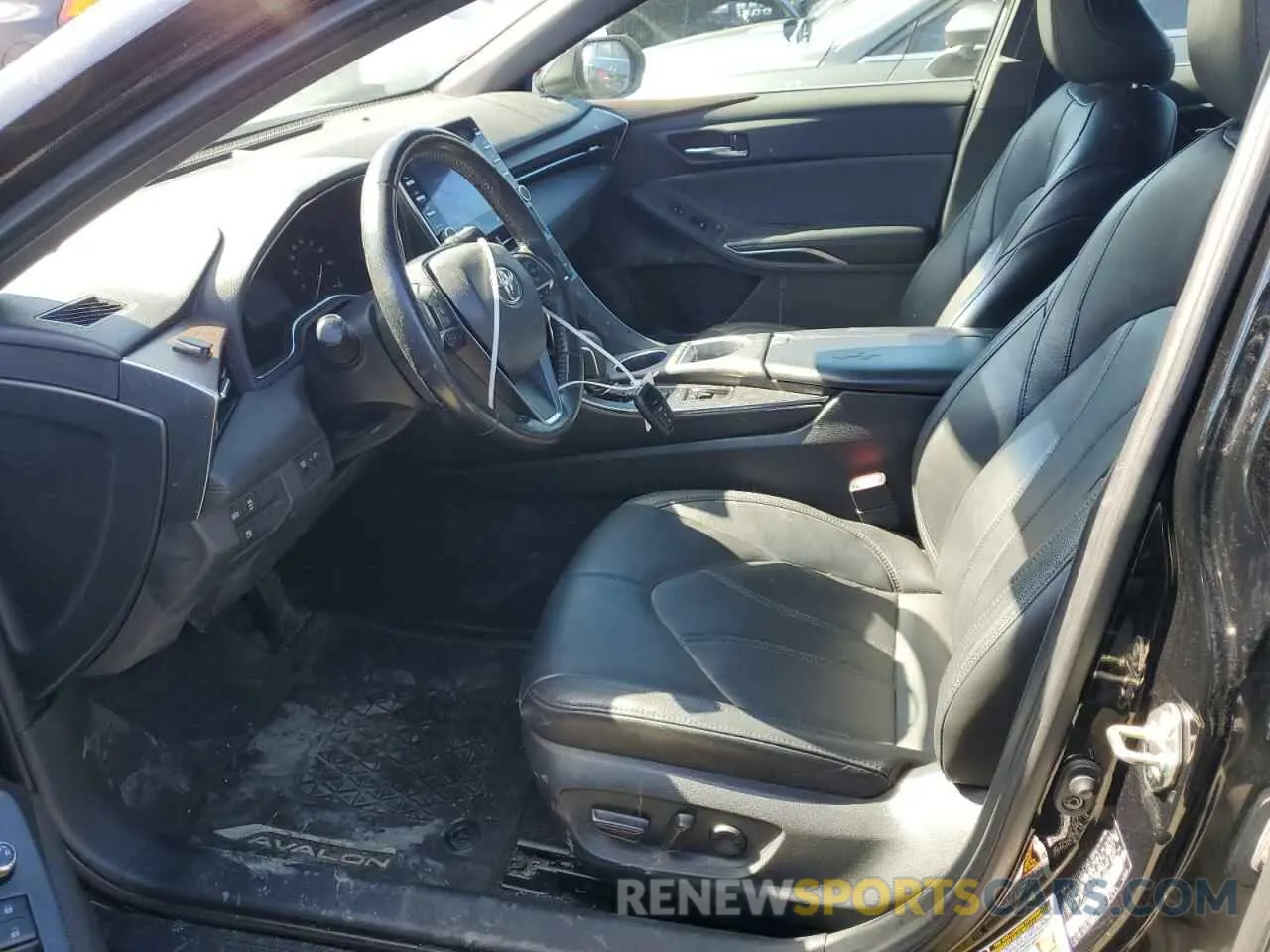 7 Photograph of a damaged car 4T1AZ1FB4LU043970 TOYOTA AVALON 2020