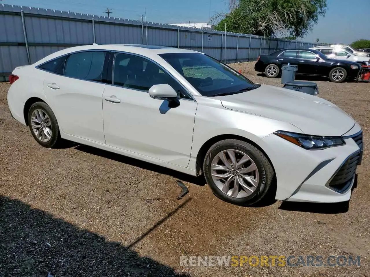 4 Photograph of a damaged car 4T1AZ1FB5LU053794 TOYOTA AVALON 2020