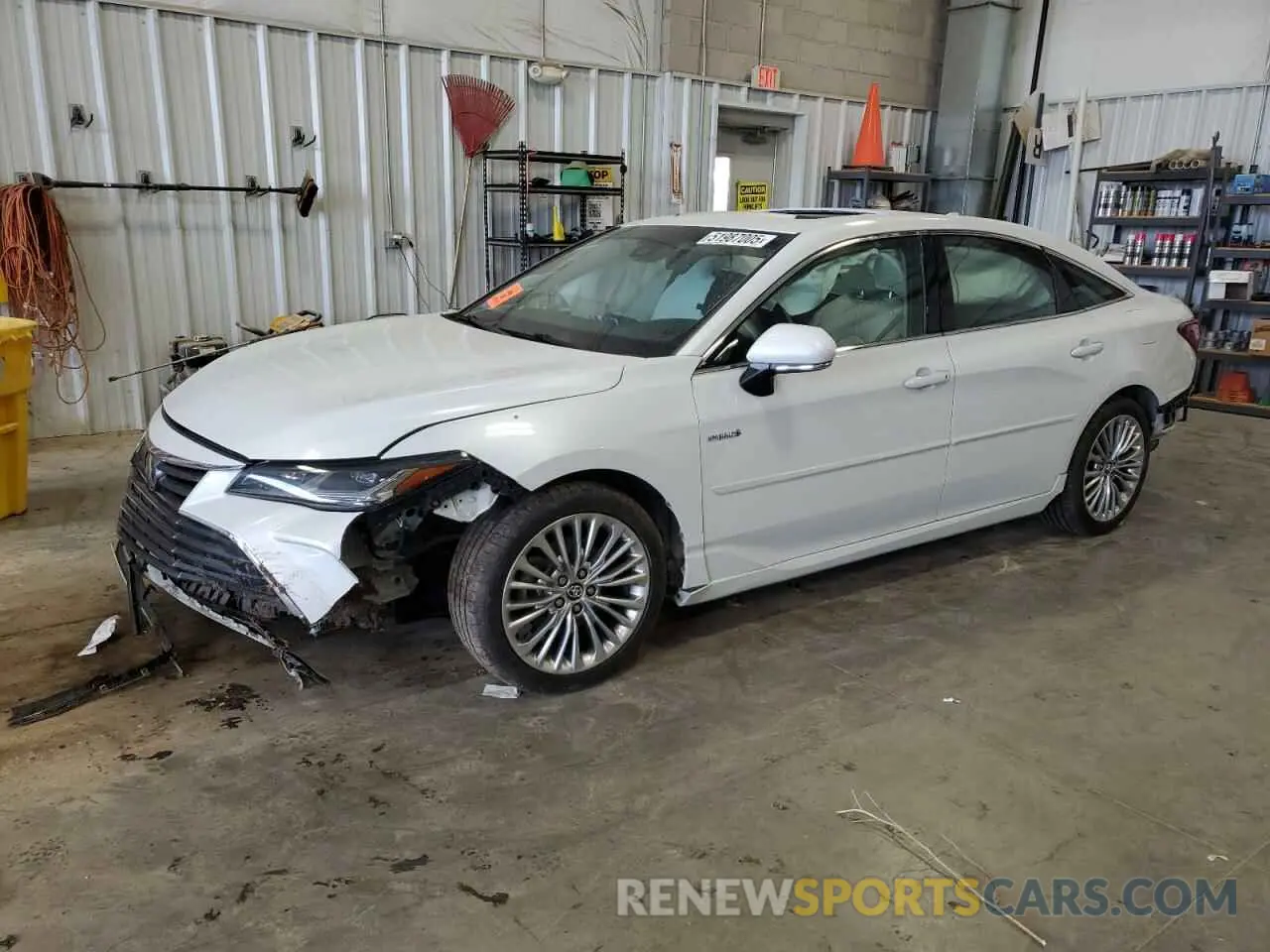 1 Photograph of a damaged car 4T1C21FB1LU012821 TOYOTA AVALON 2020