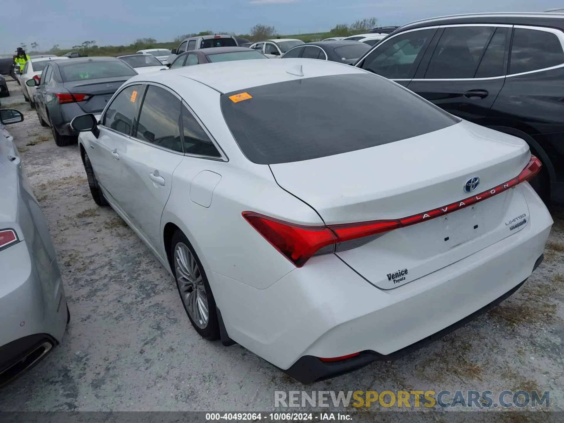 3 Фотография поврежденного автомобиля 4T1C21FB8LU016087 TOYOTA AVALON 2020