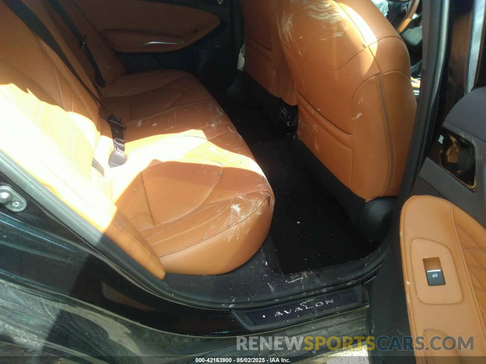 8 Photograph of a damaged car 4T1DZ1FB0LU041968 TOYOTA AVALON 2020