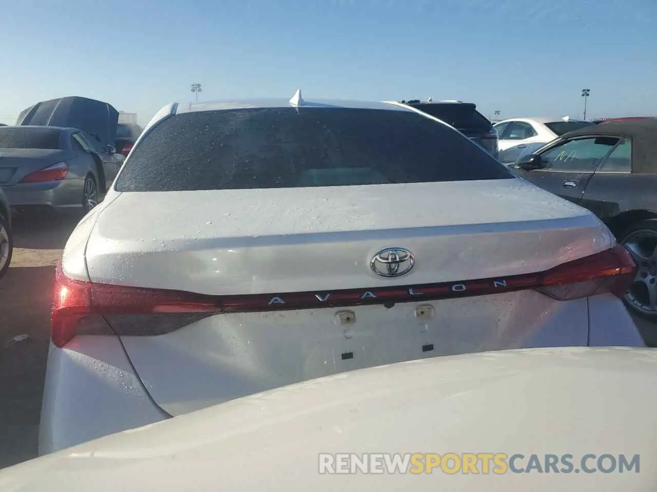 6 Photograph of a damaged car 4T1DZ1FB6LU045782 TOYOTA AVALON 2020