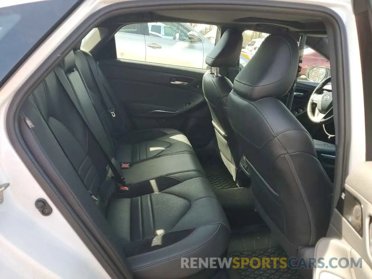 10 Photograph of a damaged car 4T1E21FB5LU013379 TOYOTA AVALON 2020