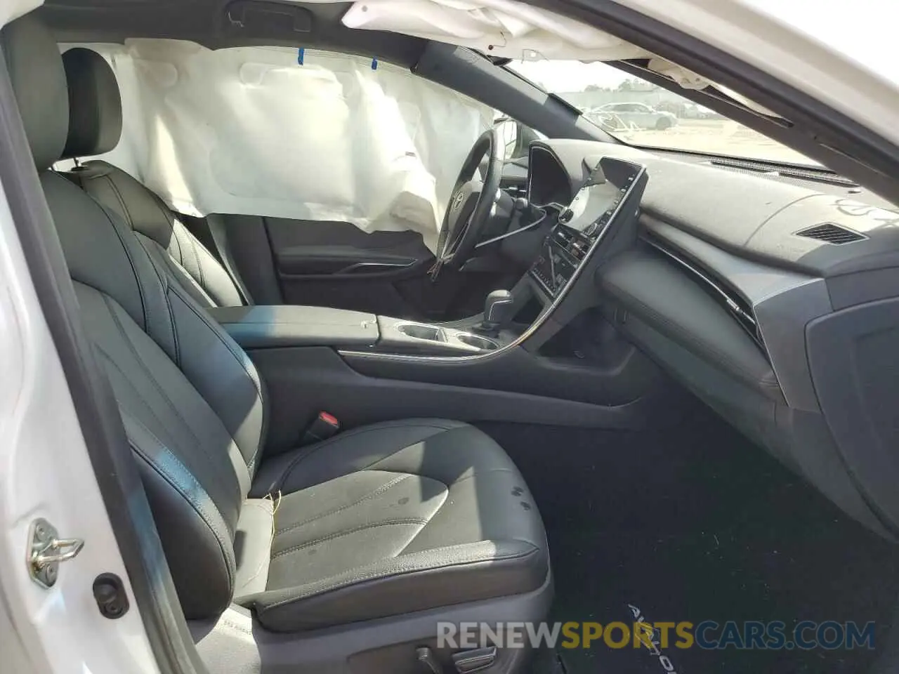 5 Photograph of a damaged car 4T1JZ1FB1LU049239 TOYOTA AVALON 2020