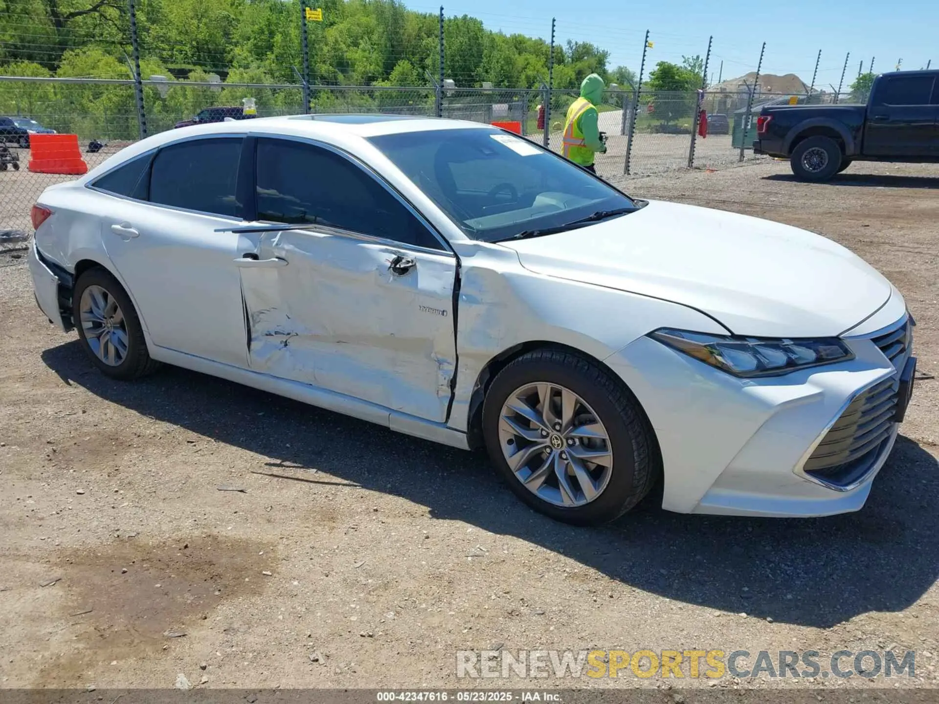 1 Photograph of a damaged car 4T1AA1AB3MU002049 TOYOTA AVALON 2021