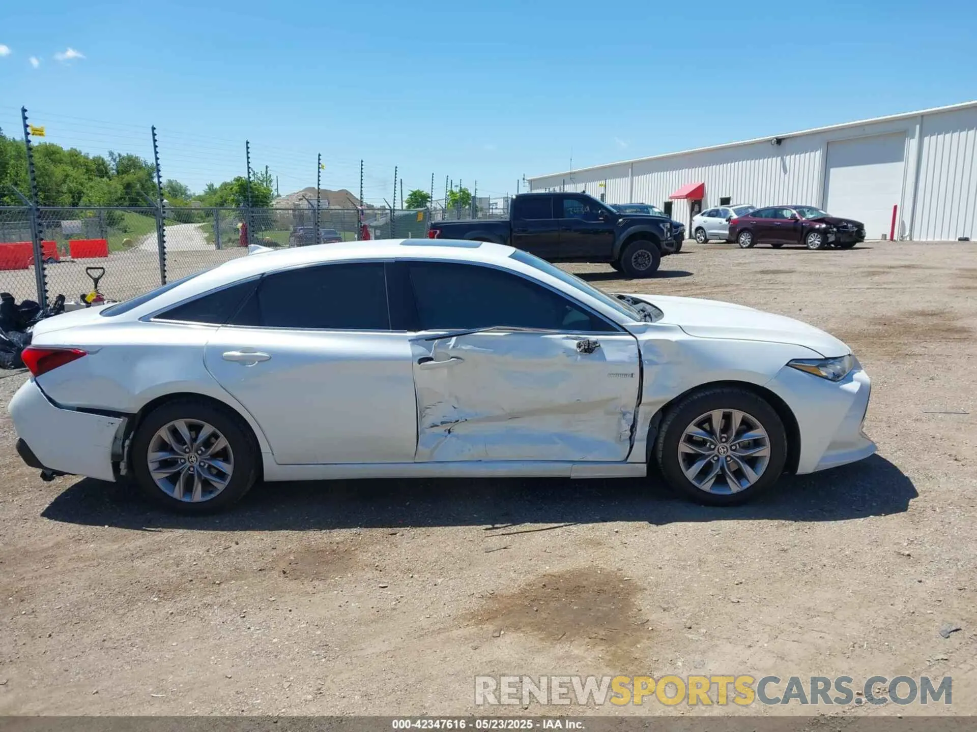 13 Photograph of a damaged car 4T1AA1AB3MU002049 TOYOTA AVALON 2021