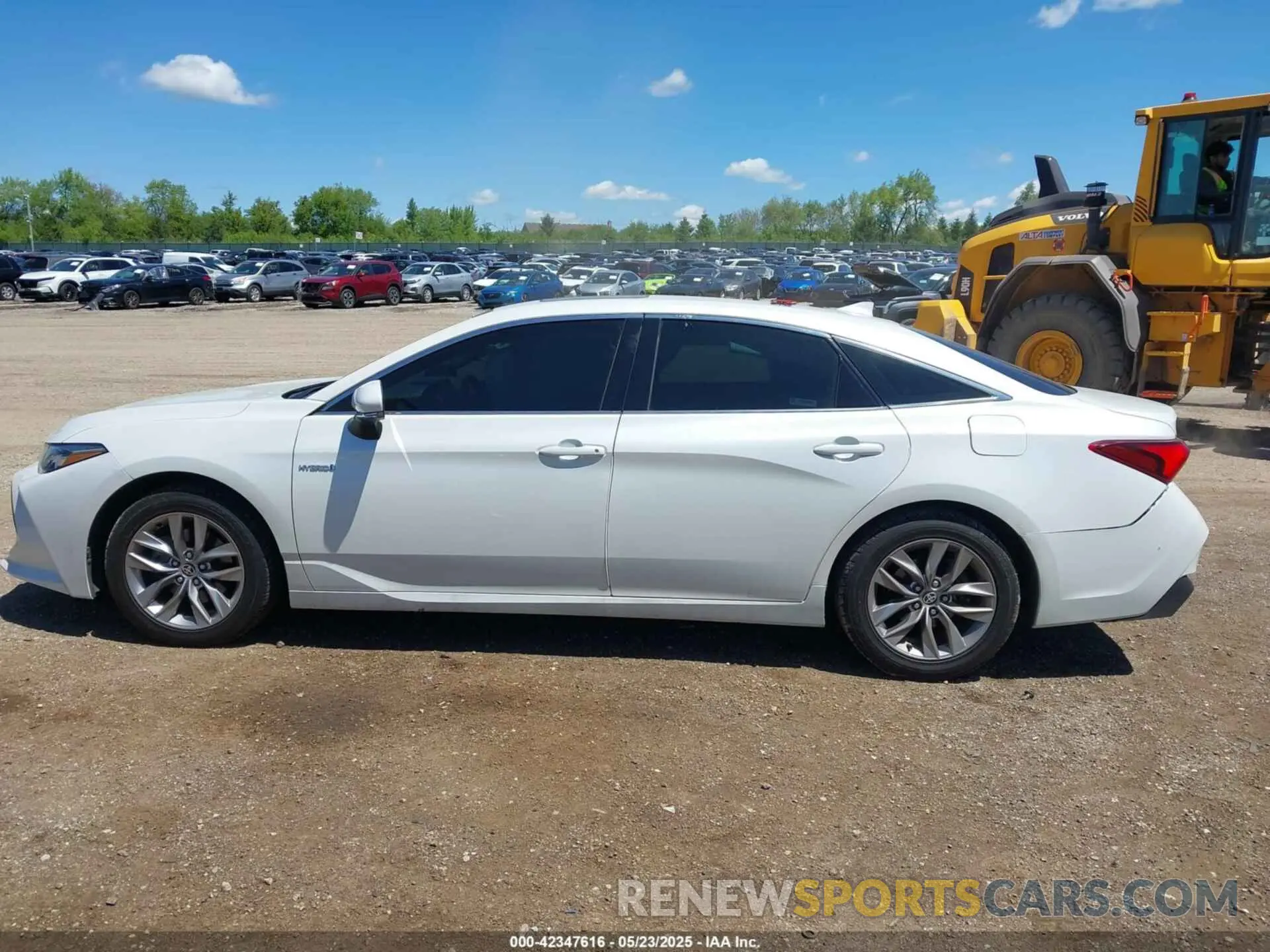 14 Photograph of a damaged car 4T1AA1AB3MU002049 TOYOTA AVALON 2021