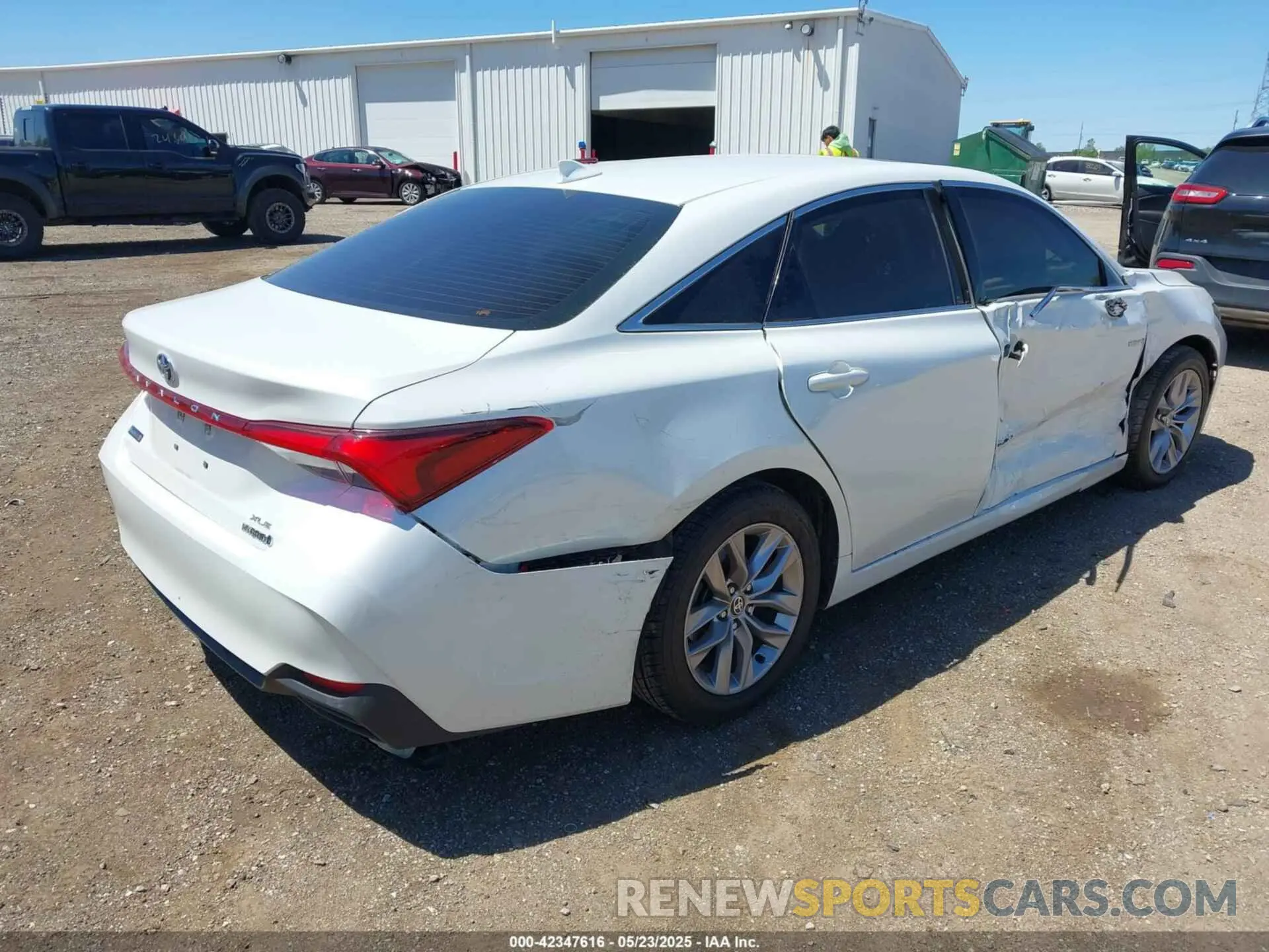 4 Photograph of a damaged car 4T1AA1AB3MU002049 TOYOTA AVALON 2021
