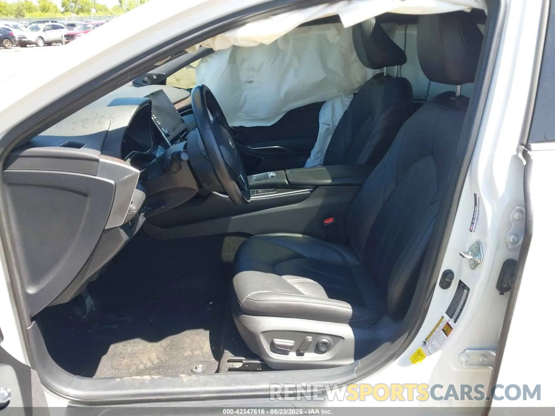 5 Photograph of a damaged car 4T1AA1AB3MU002049 TOYOTA AVALON 2021