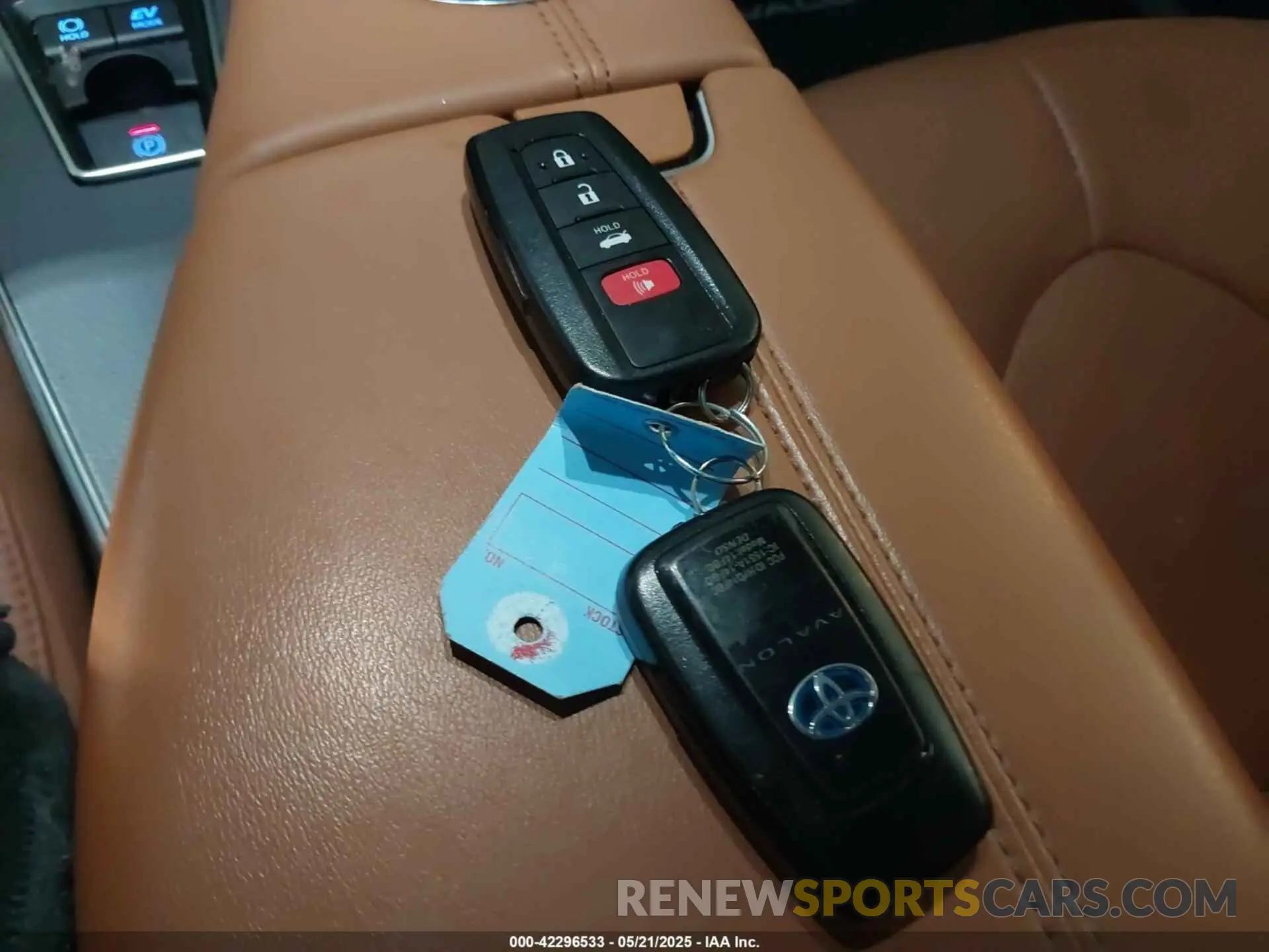 11 Photograph of a damaged car 4T1DA1AB4MU006009 TOYOTA AVALON 2021
