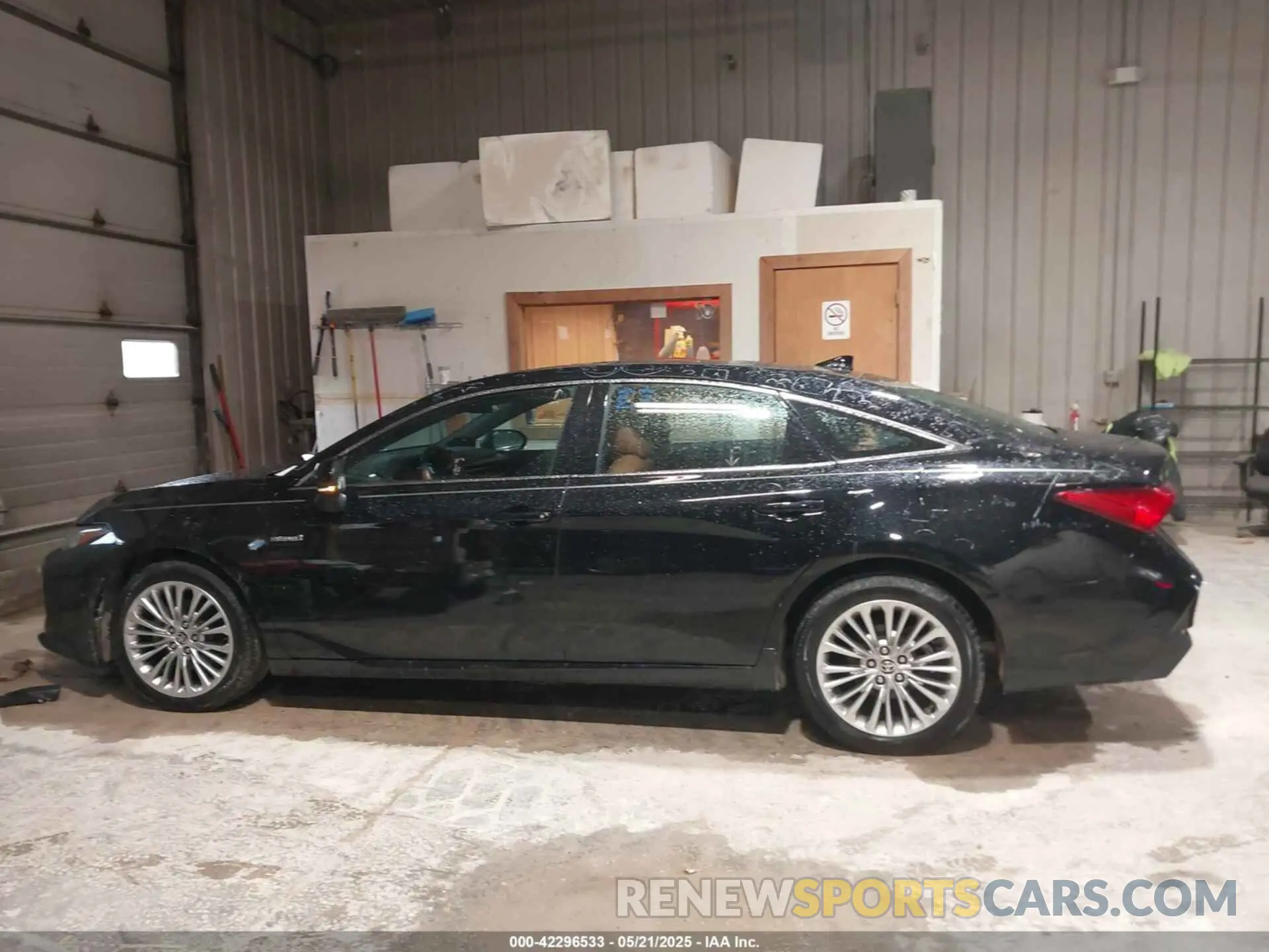 14 Photograph of a damaged car 4T1DA1AB4MU006009 TOYOTA AVALON 2021
