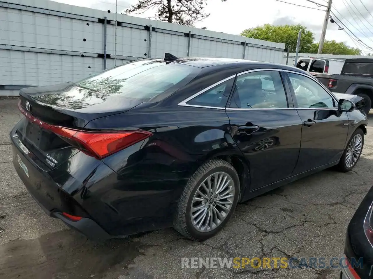 3 Photograph of a damaged car 4T1DA1AB6MU008800 TOYOTA AVALON 2021