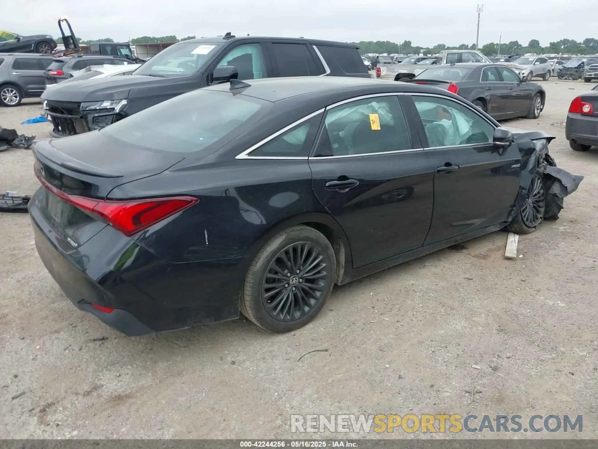 4 Photograph of a damaged car 4T1EA1AB0MU005265 TOYOTA AVALON 2021