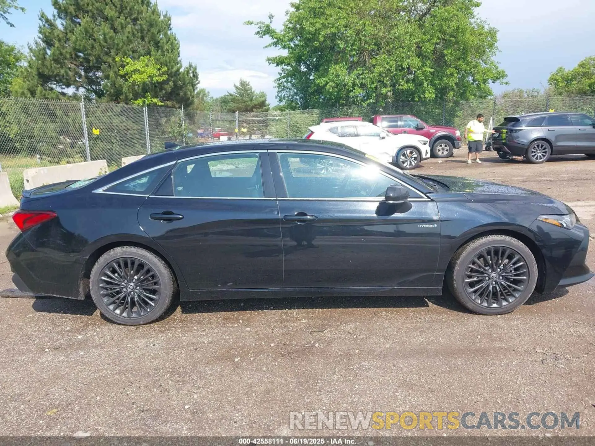 13 Photograph of a damaged car 4T1EA1AB3MU008774 TOYOTA AVALON 2021