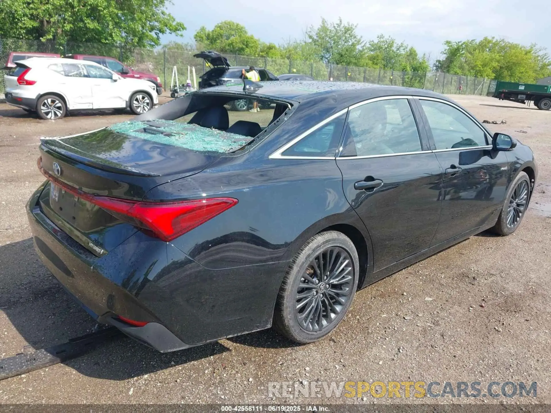 4 Photograph of a damaged car 4T1EA1AB3MU008774 TOYOTA AVALON 2021