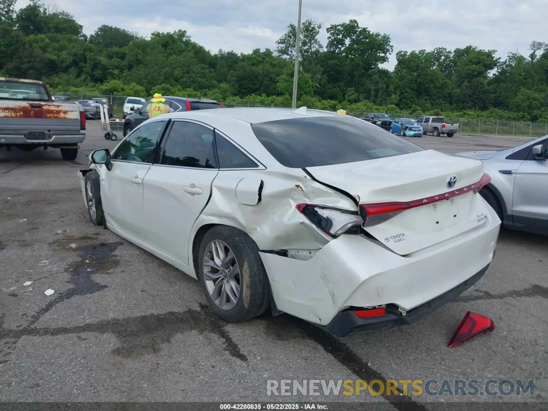 3 Photograph of a damaged car 4T1JA1AB0MU007581 TOYOTA AVALON 2021