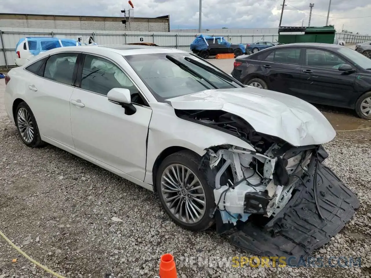 4 Photograph of a damaged car 4T1NB1BB0MU001552 TOYOTA AVALON 2021