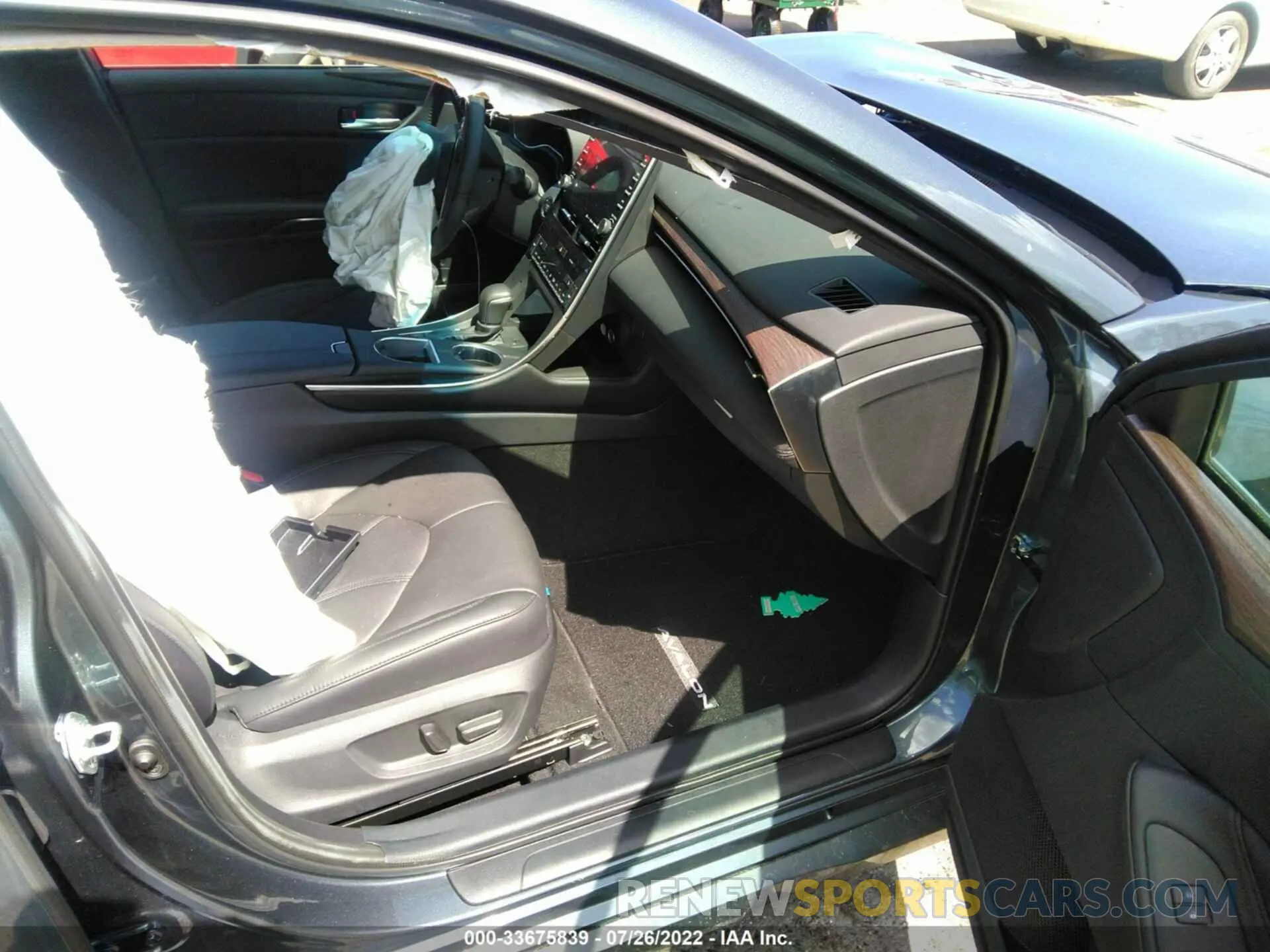 5 Photograph of a damaged car 4T1AZ1FB1NU076315 TOYOTA AVALON 2022