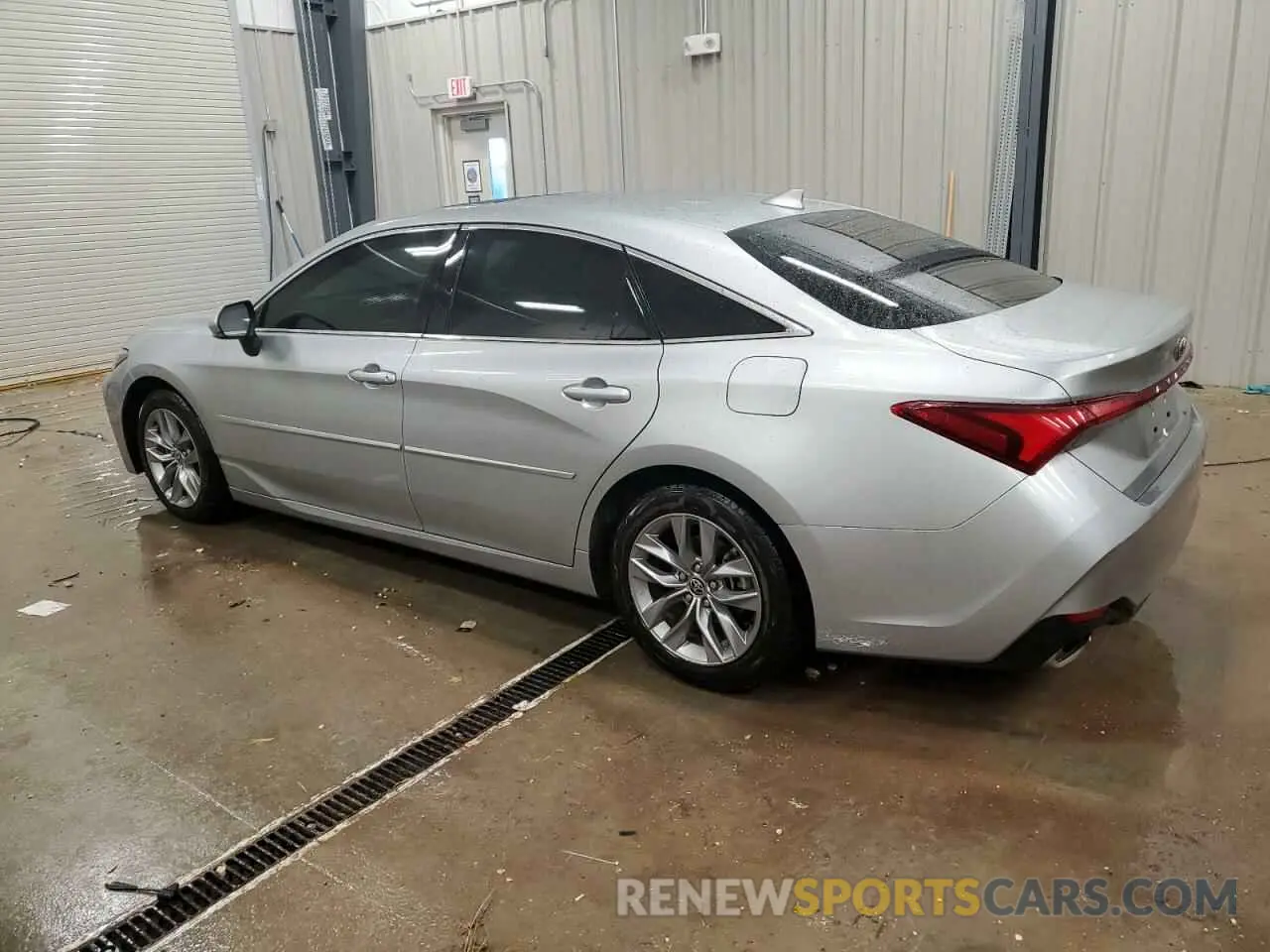 2 Photograph of a damaged car 4T1AZ1FB7NU081177 TOYOTA AVALON 2022