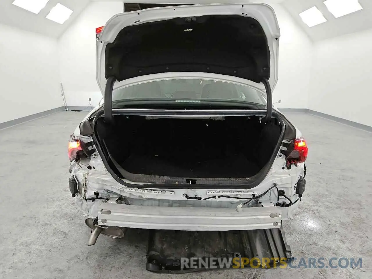 6 Photograph of a damaged car 4T1DA1AB1NU015011 TOYOTA AVALON 2022