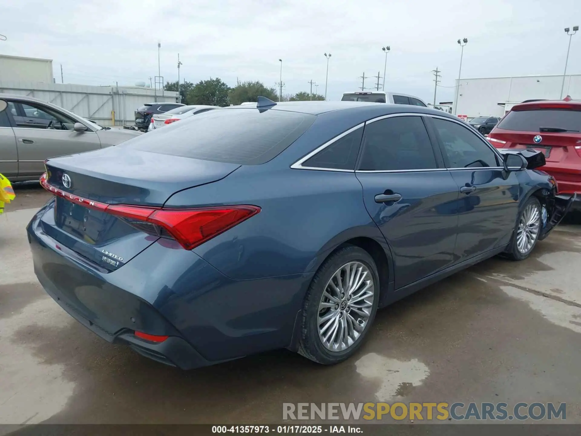 4 Photograph of a damaged car 4T1DA1AB2NU013574 TOYOTA AVALON 2022