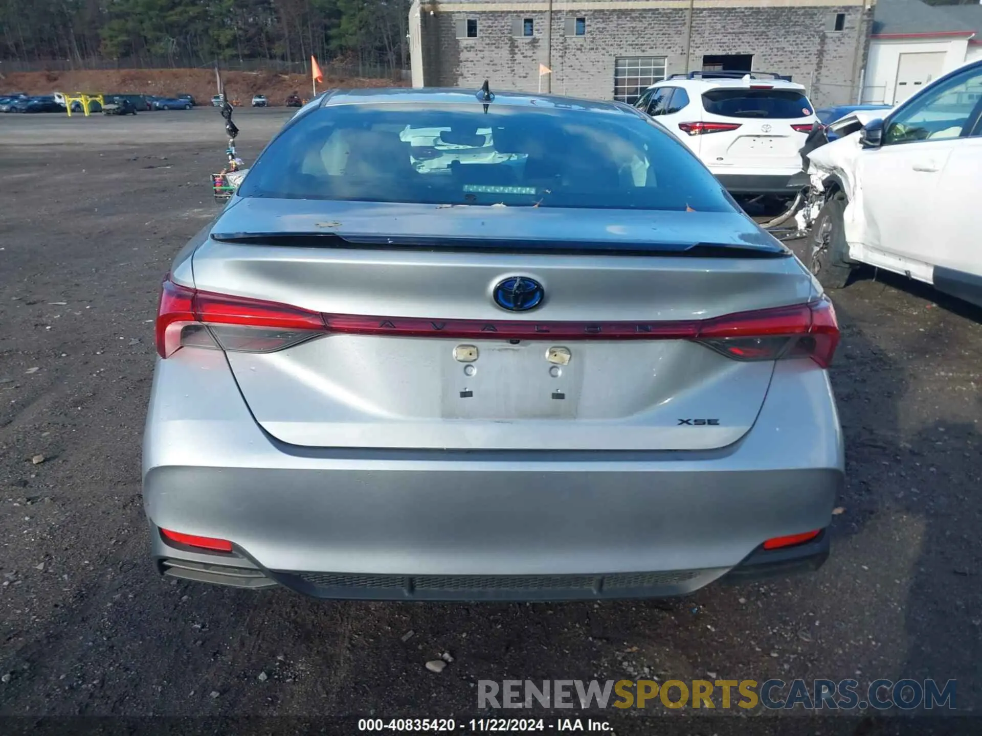 16 Photograph of a damaged car 4T1EA1AB3NU015824 TOYOTA AVALON 2022