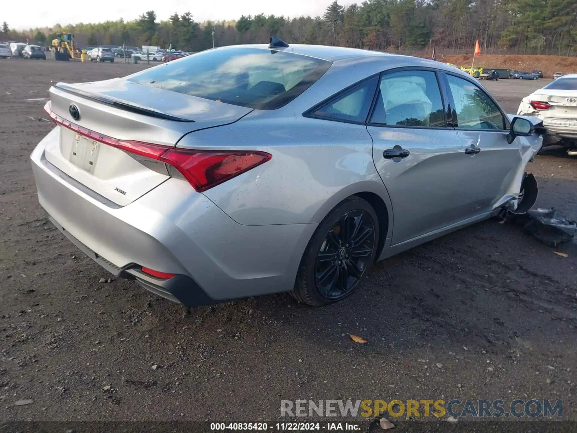 4 Photograph of a damaged car 4T1EA1AB3NU015824 TOYOTA AVALON 2022