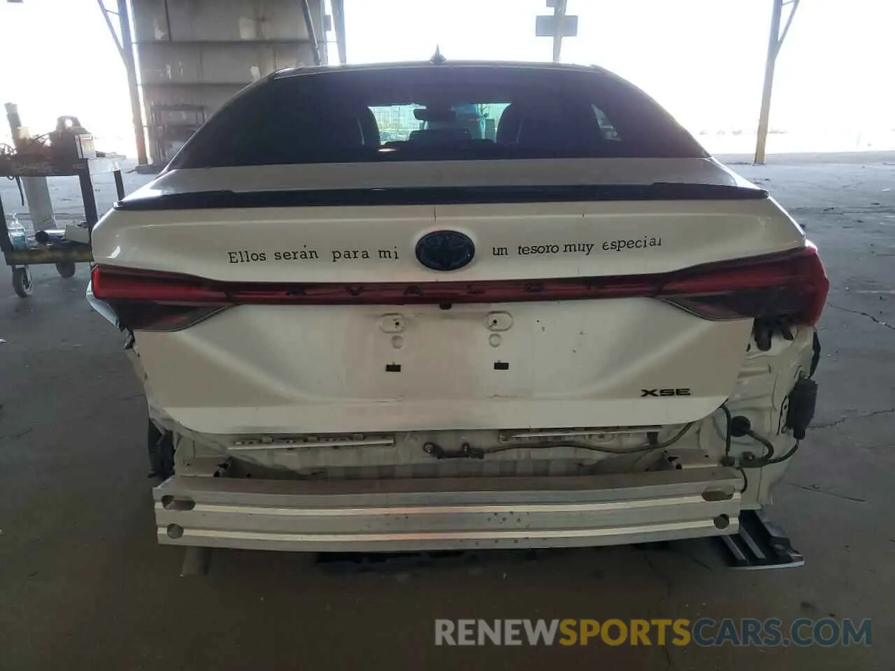 6 Photograph of a damaged car 4T1EA1AB7NU011386 TOYOTA AVALON 2022