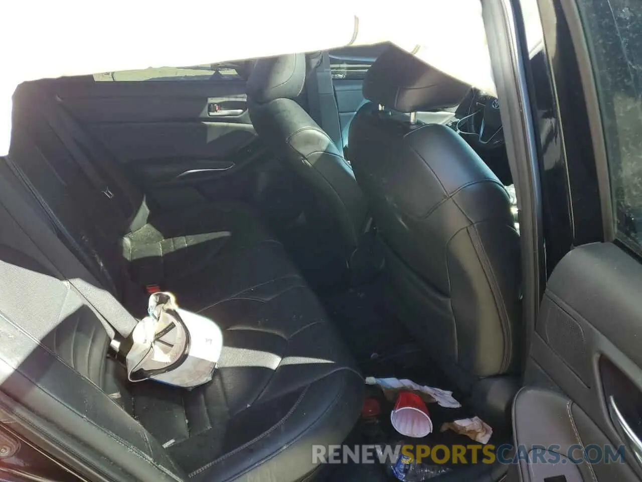 11 Photograph of a damaged car 4T1EA1AB8NU011297 TOYOTA AVALON 2022