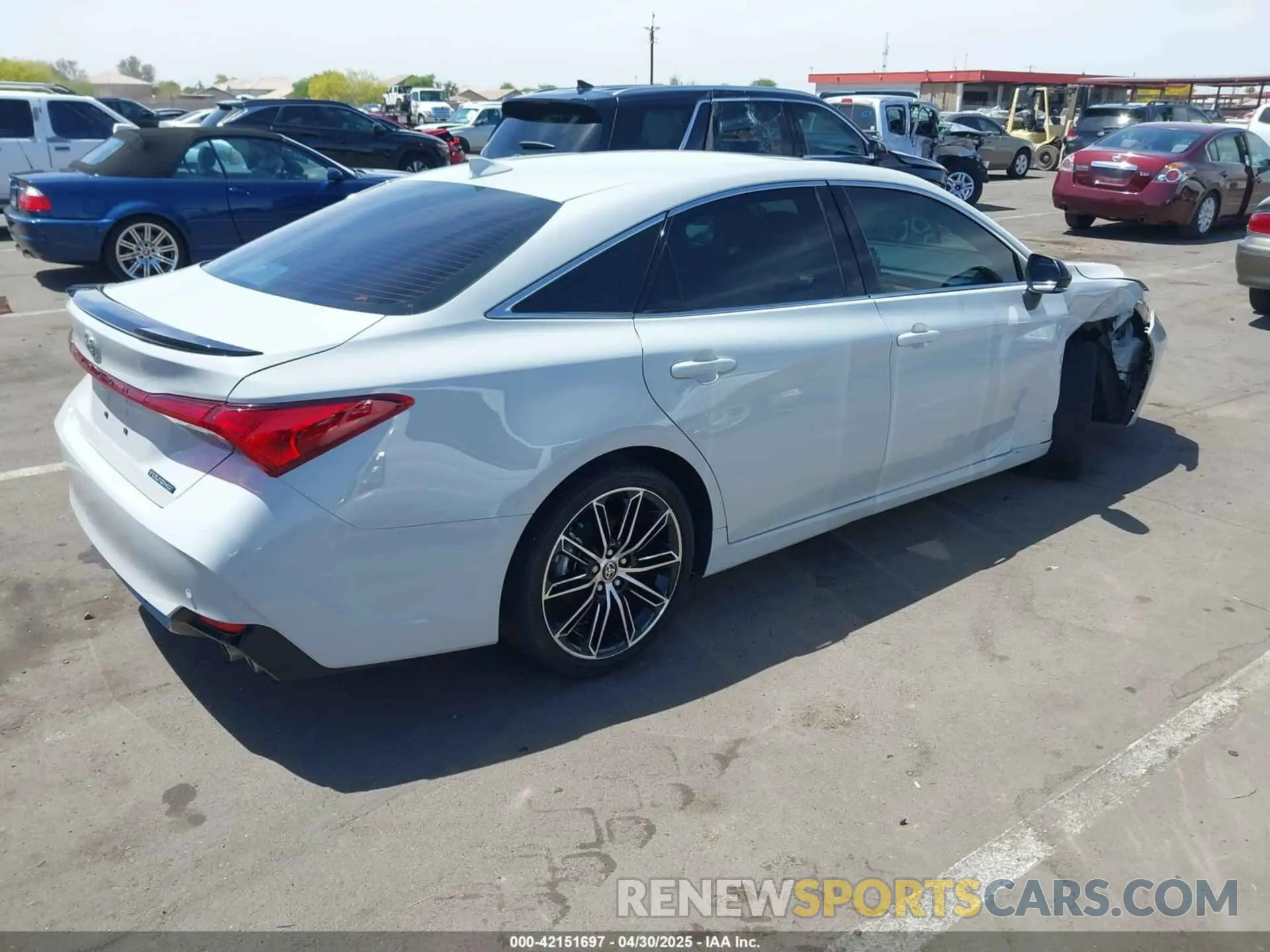 4 Photograph of a damaged car 4T1HZ1FB6NU080813 TOYOTA AVALON 2022