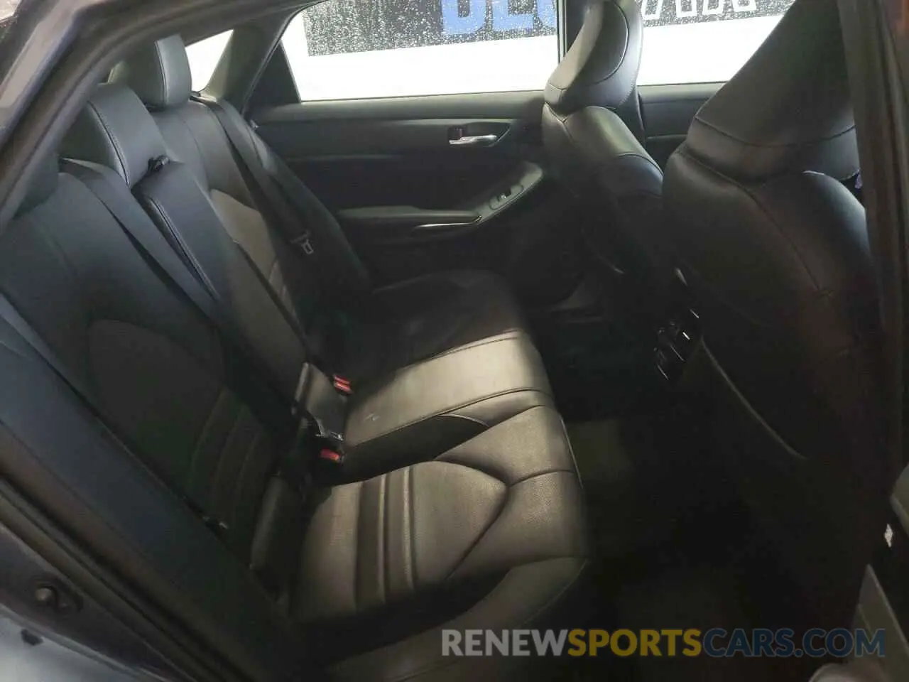 10 Photograph of a damaged car 4T1HZ1FBXNU086100 TOYOTA AVALON 2022