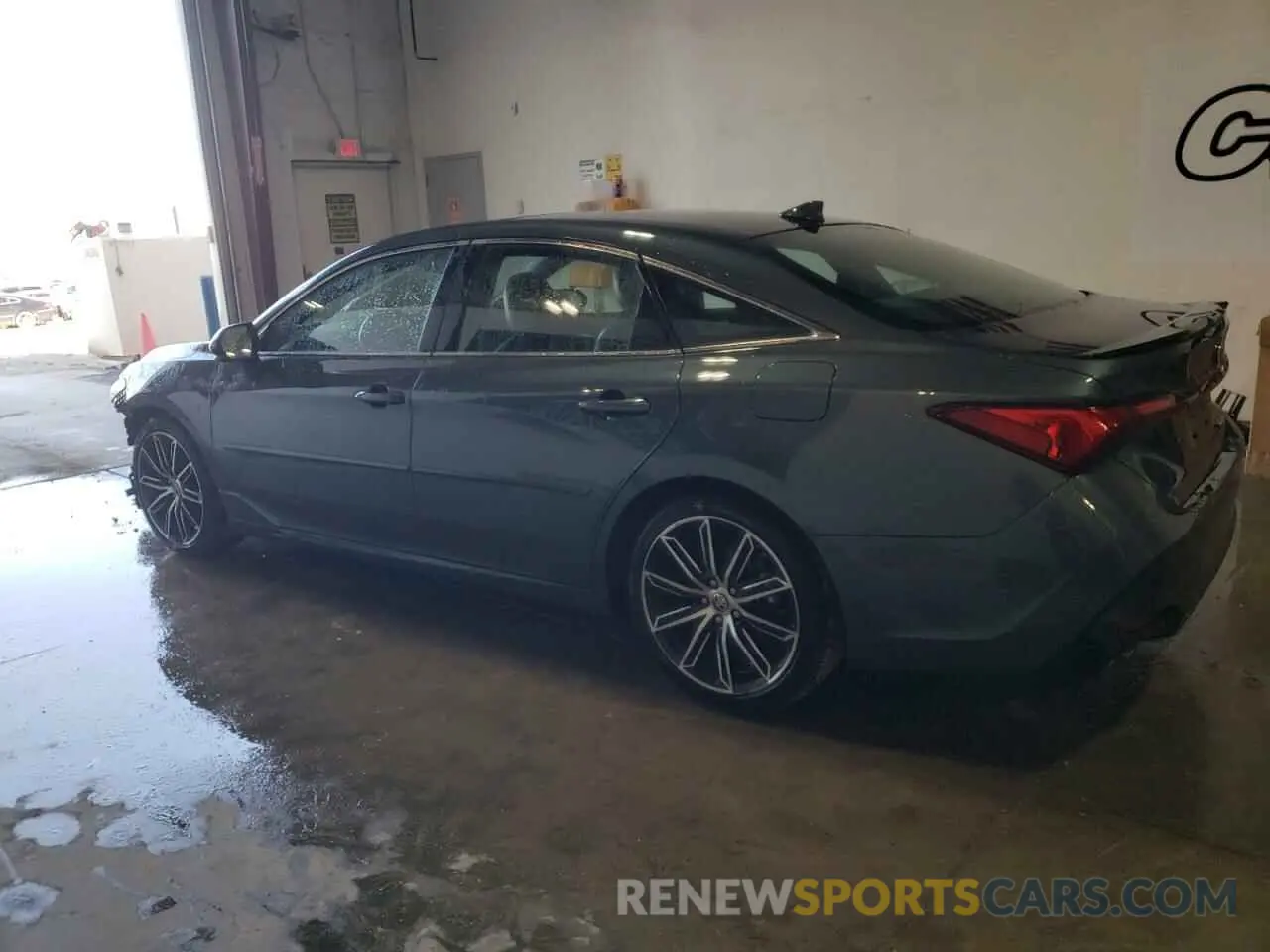 2 Photograph of a damaged car 4T1HZ1FBXNU086100 TOYOTA AVALON 2022