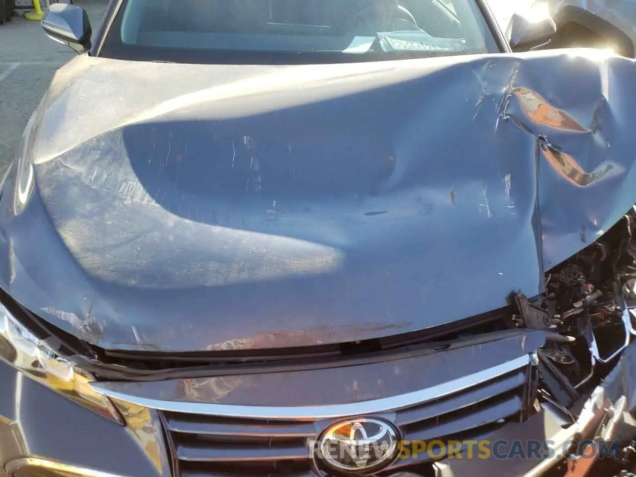 11 Photograph of a damaged car 4T1JZ1FB0NU076760 TOYOTA AVALON 2022