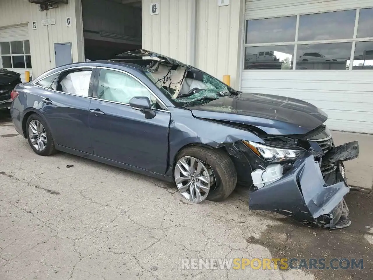 4 Photograph of a damaged car 4T1JZ1FB4NU076230 TOYOTA AVALON 2022