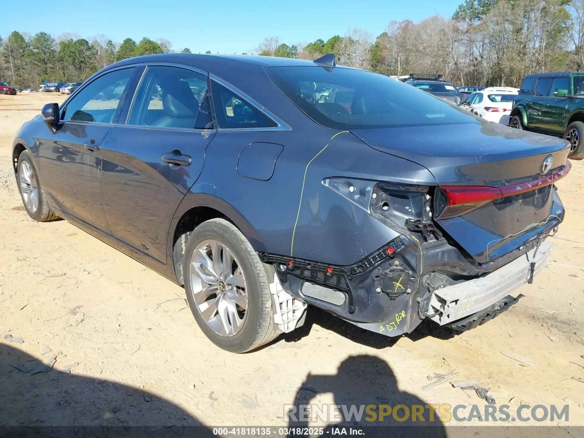 3 Photograph of a damaged car 4T1JZ1FB5NU086281 TOYOTA AVALON 2022