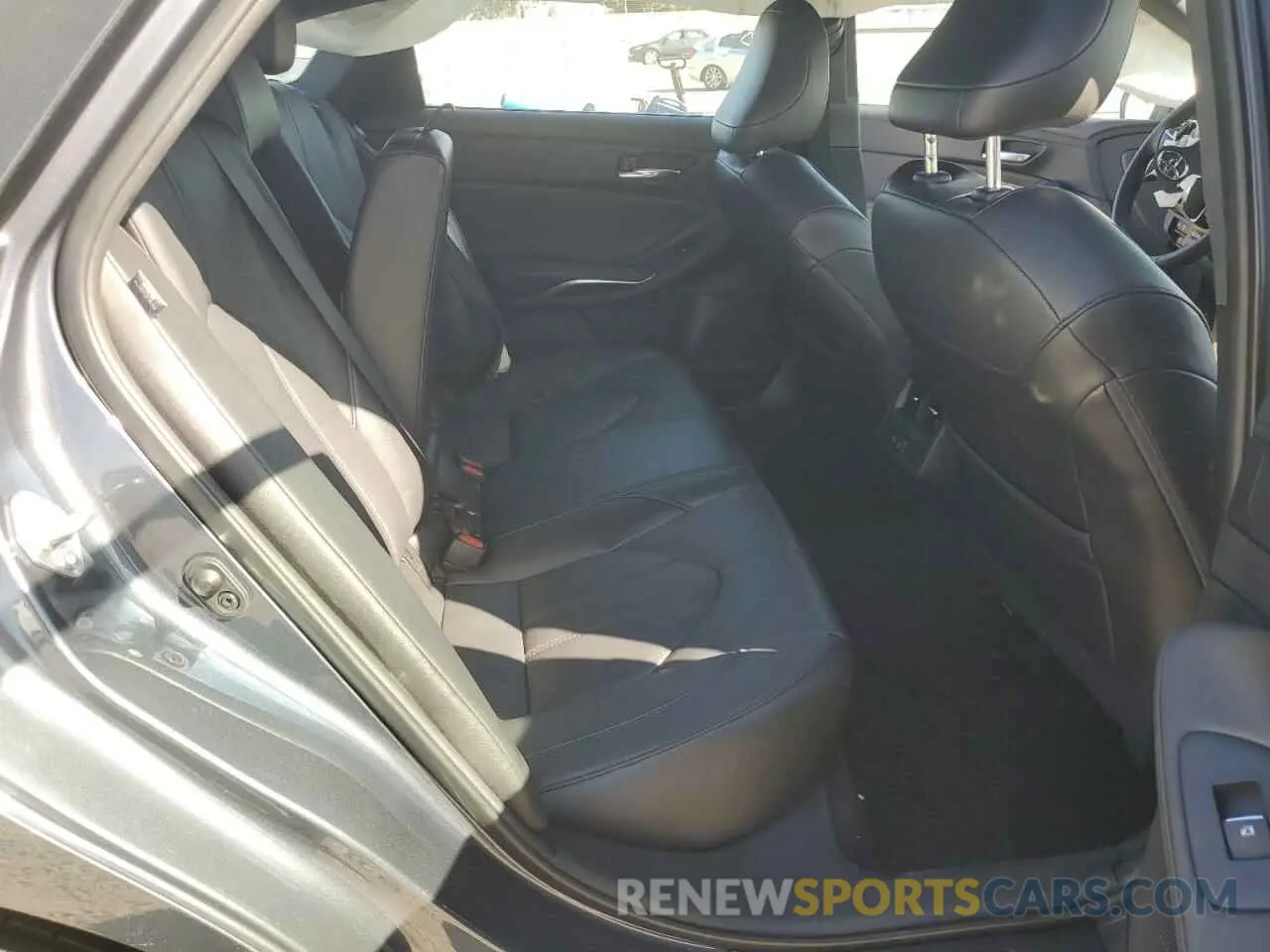 10 Photograph of a damaged car 4T1JZ1FB8NU085996 TOYOTA AVALON 2022