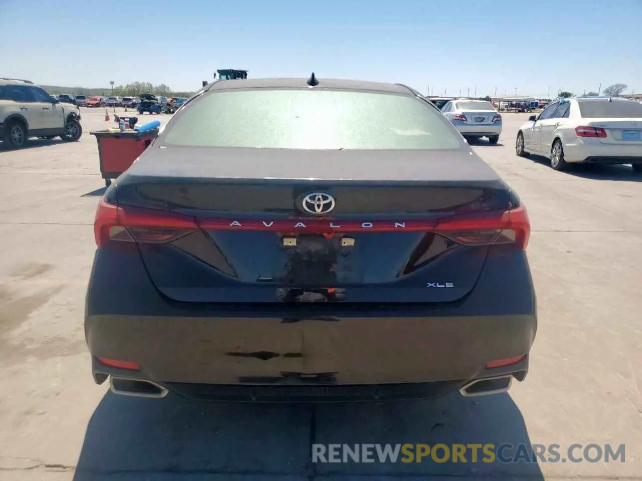 6 Photograph of a damaged car 4T1JZ1FB9NU083982 TOYOTA AVALON 2022