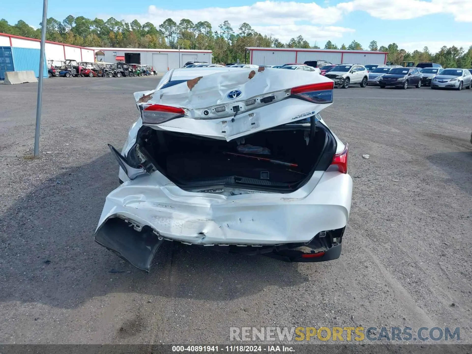 17 Photograph of a damaged car 4T1B21FB2KU008609 TOYOTA AVALON HYBRID 2019