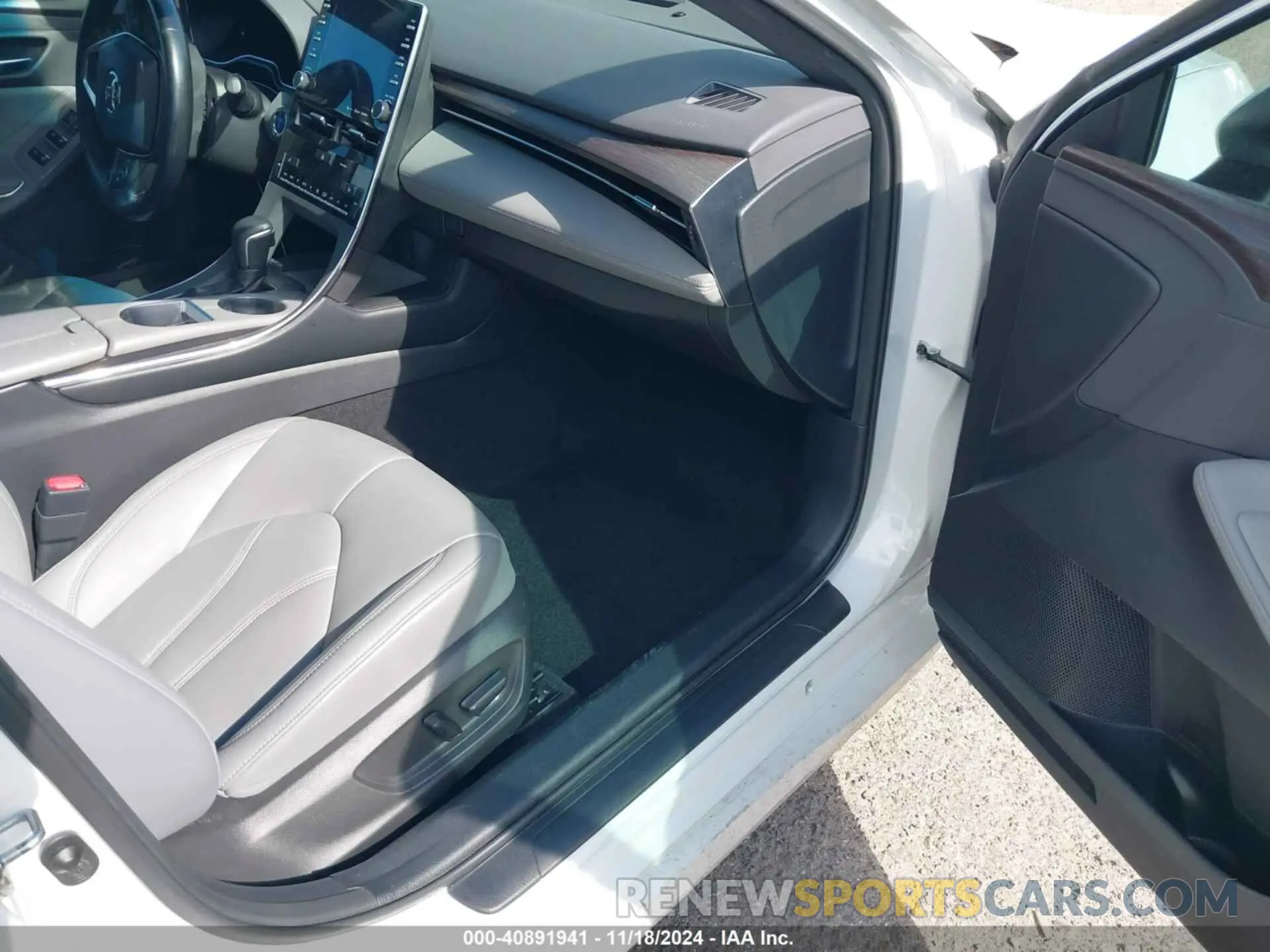 5 Photograph of a damaged car 4T1B21FB2KU008609 TOYOTA AVALON HYBRID 2019