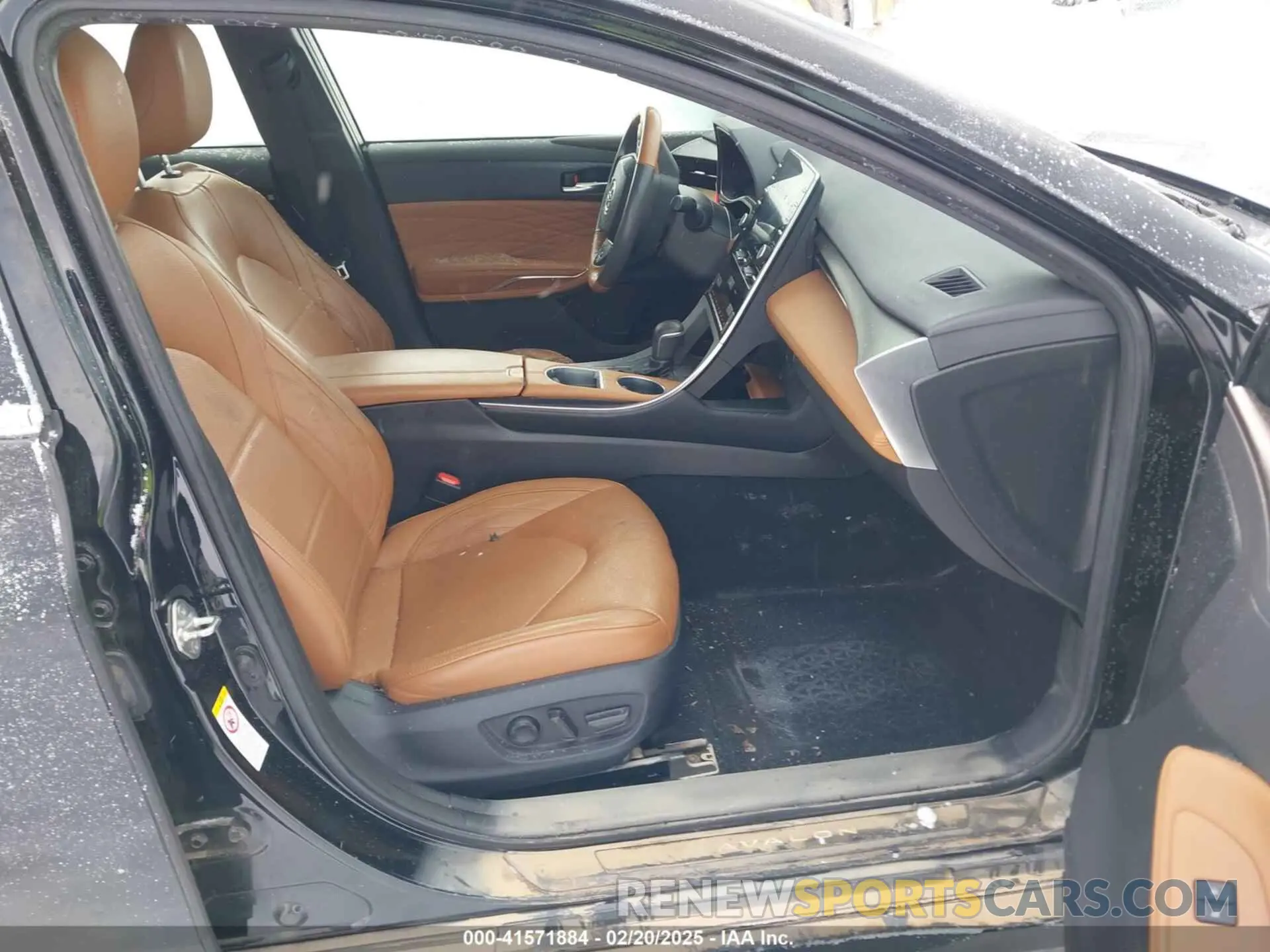 5 Photograph of a damaged car 4T1B21FB6KU008032 TOYOTA AVALON HYBRID 2019